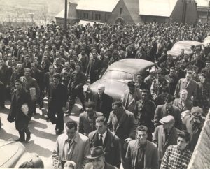 It is estimated that four to five thousand Portuguese Fishermen carried the Fatima statues through the streets of St. John's .