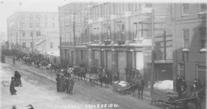 The bodies of the sealers were sent home by special train. The corpses were taken away from the hall in sleighs. In the entire procession thousands of men and boys took part.